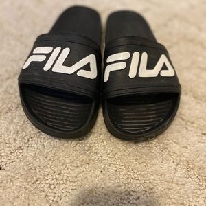 Fila slides